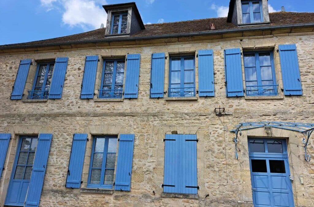 Appartement à louer à Montjavoult (60240) au 1er étage du presbytère.