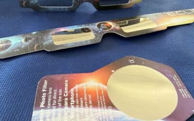 L’éclipse arrive à grand pas ! Distribution de lunettes offertes par la mairie pour les habitants de Montjavoult. Faite votre demande au 06 40 32 60 68