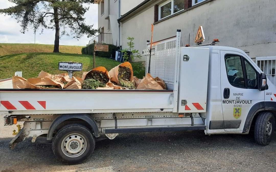 Service municipal : 1er lundi de tournée de retraits de déchets verts afin de mutualiser nos déplacements vers la déchèterie. Merci aux agents qui inauguraient ce matin la tournée auprès des foyers inscrits.